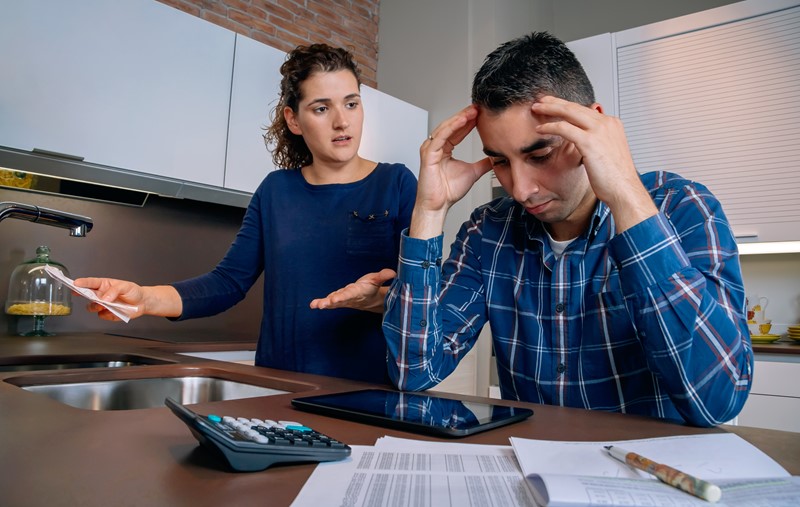 Faillissement en schuldsanering binnen één gemeenschap van goederen